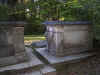 grave2.jpg (90998 bytes)